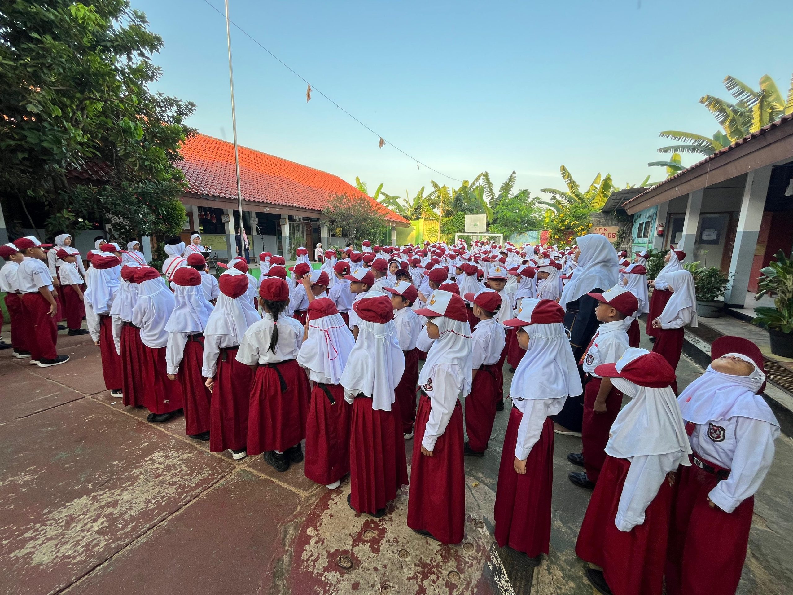 Kegiatan Upacara Bendera Setiap Hari Senin